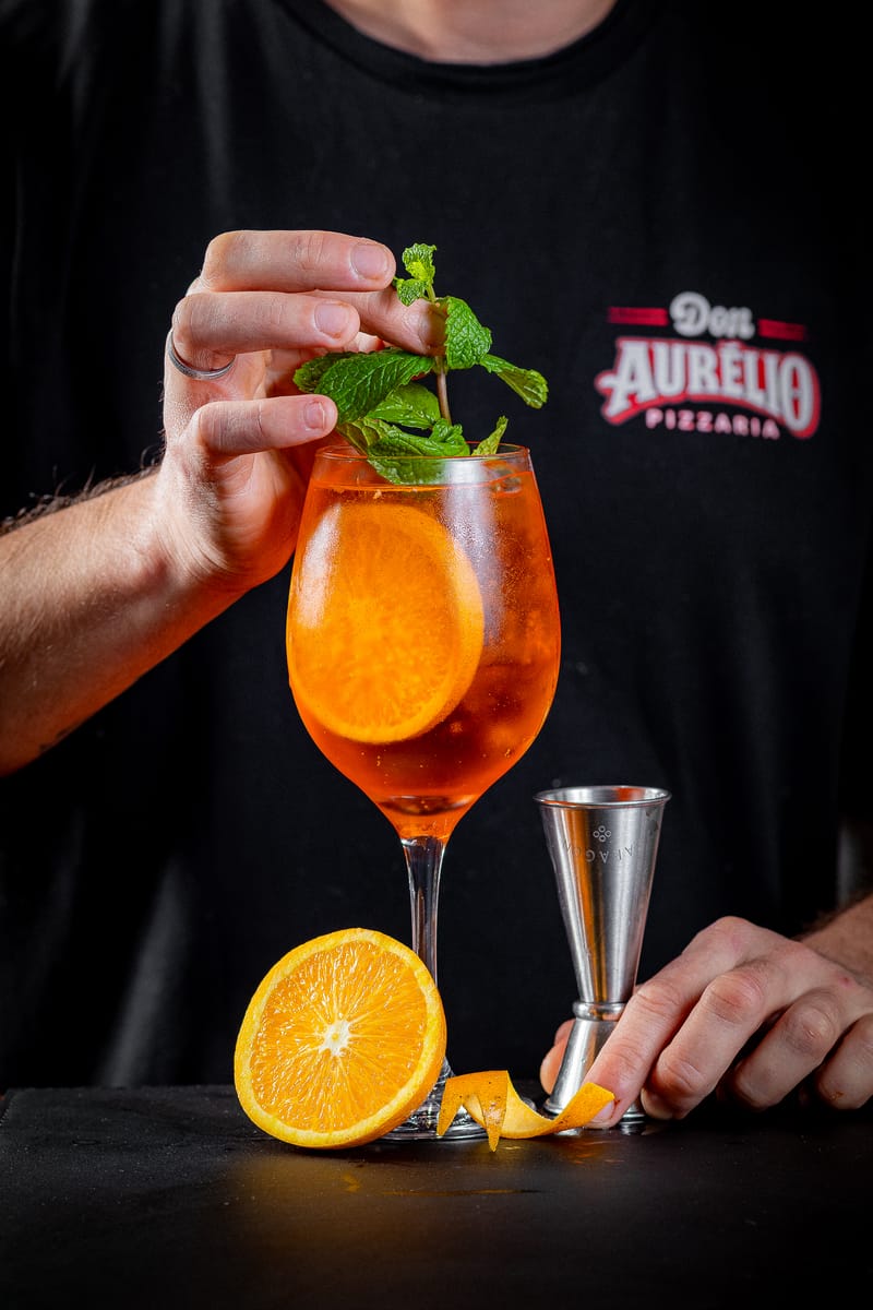 Coquetel artesanal com laranja